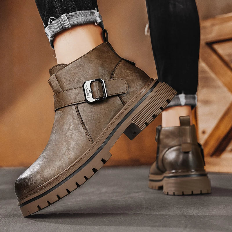 Botas Alessandro con Correa de Cuero