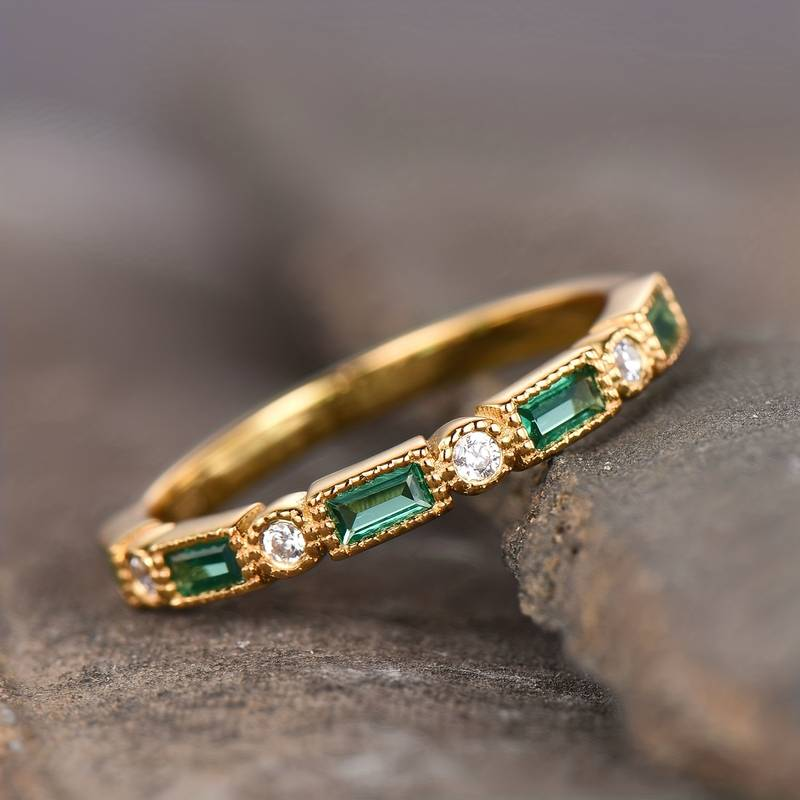 Anillo de Oro Vintage con Zirconia Verde
